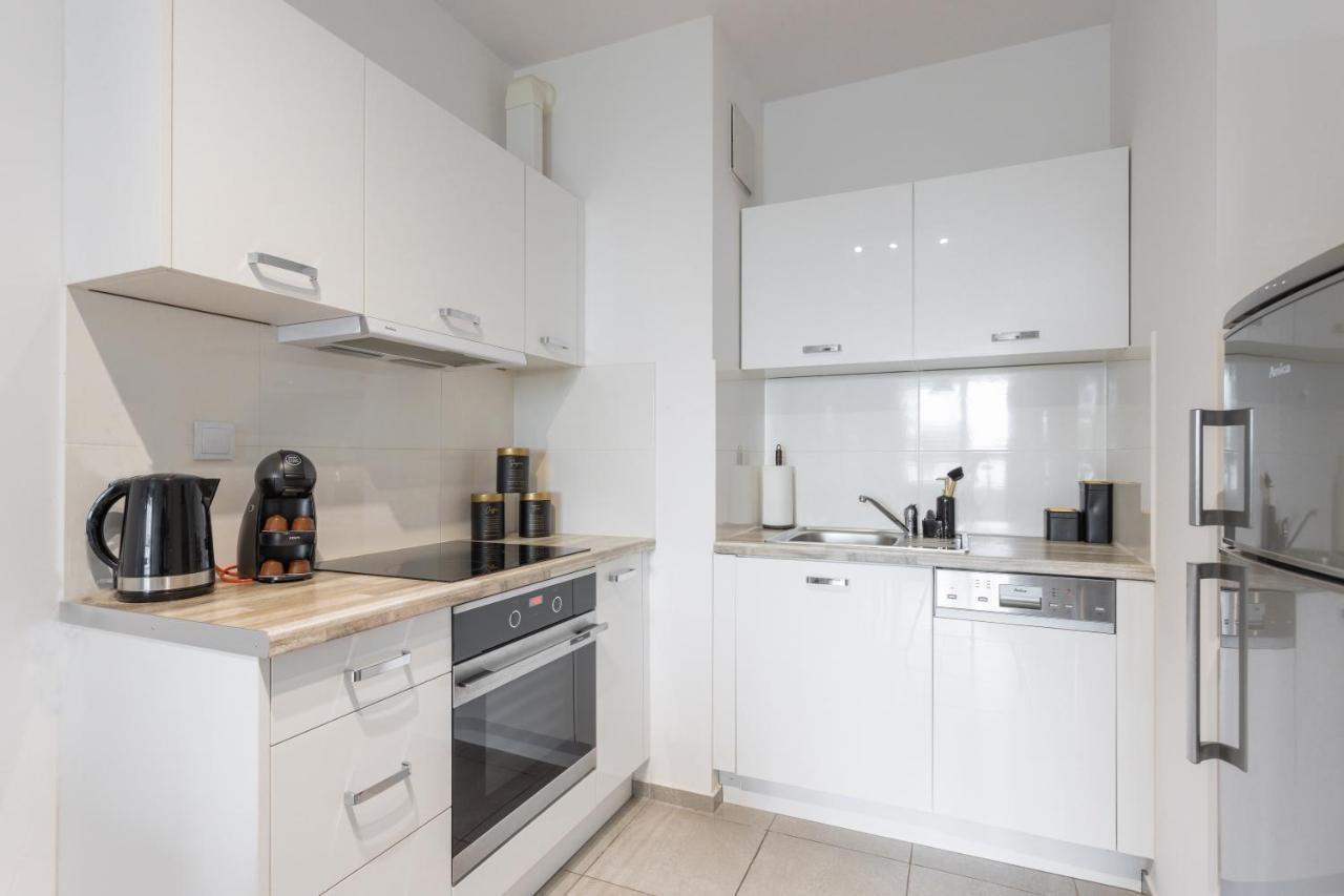 Golden - Big And Bright Stylish - Center - Pereca Apartment *