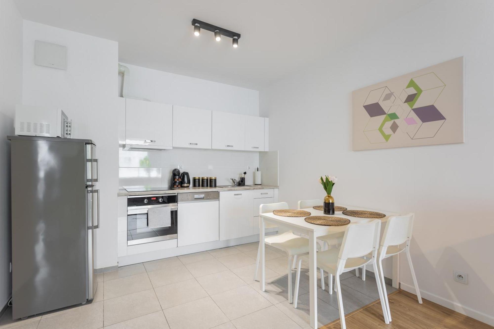Golden - Big And Bright Stylish - Center - Pereca Apartment