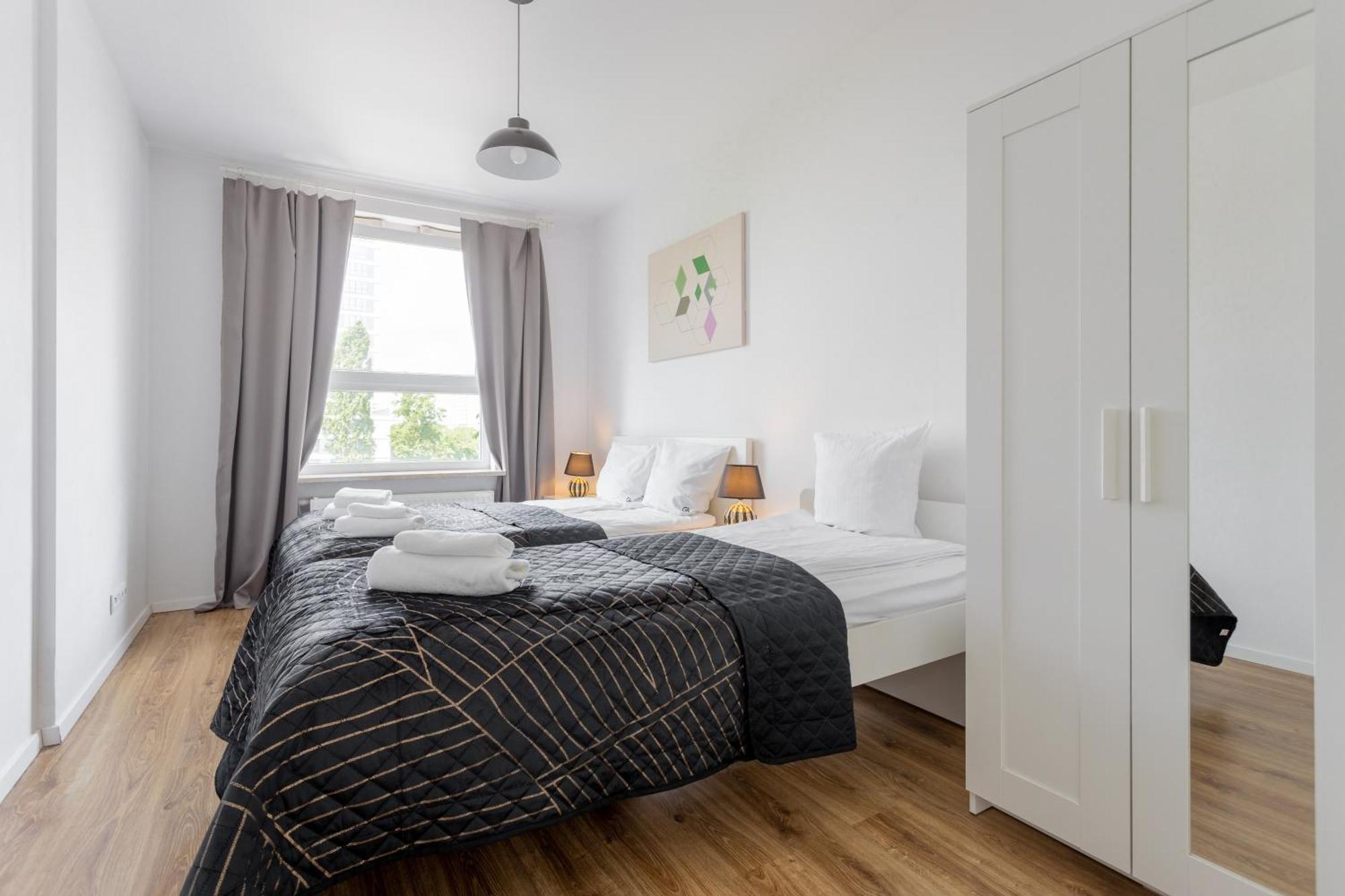 Golden - Big And Bright Stylish - Center - Pereca * Warschau