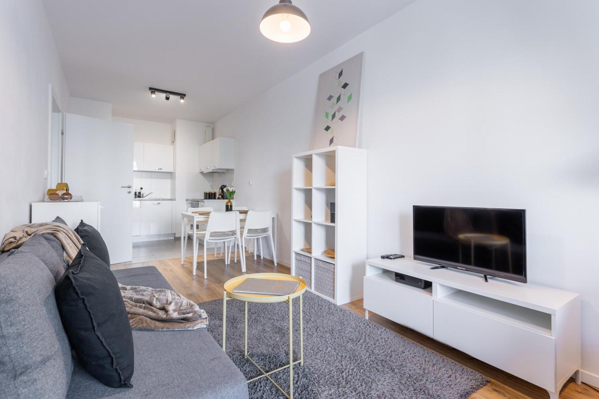 Golden - Big And Bright Stylish - Center - Pereca Warschau