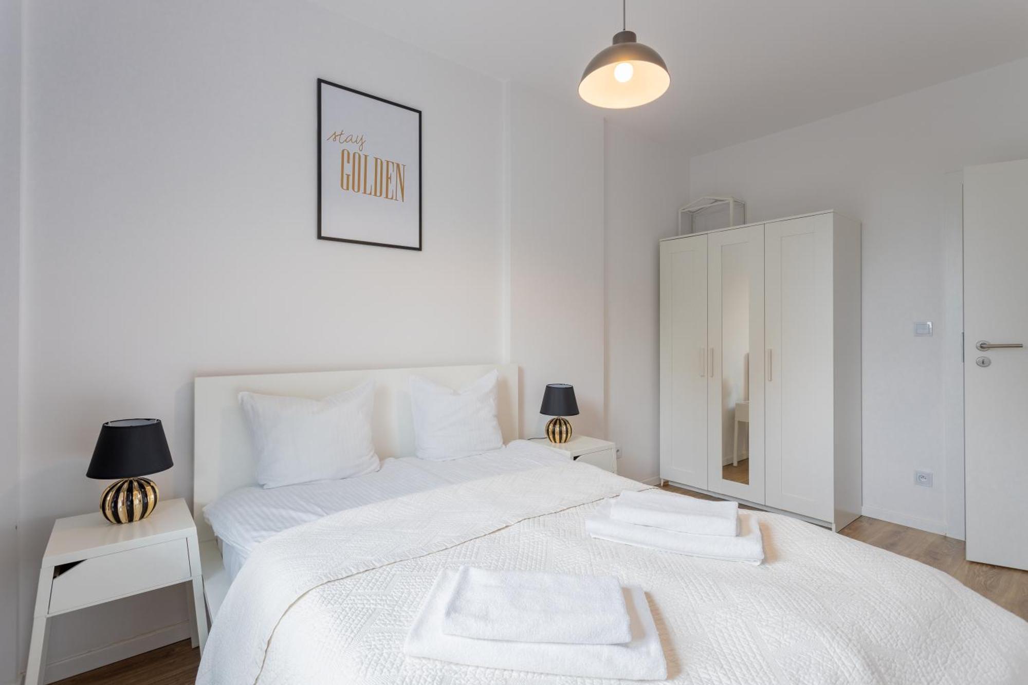 Golden - Big And Bright Stylish - Center - Pereca * Warschau