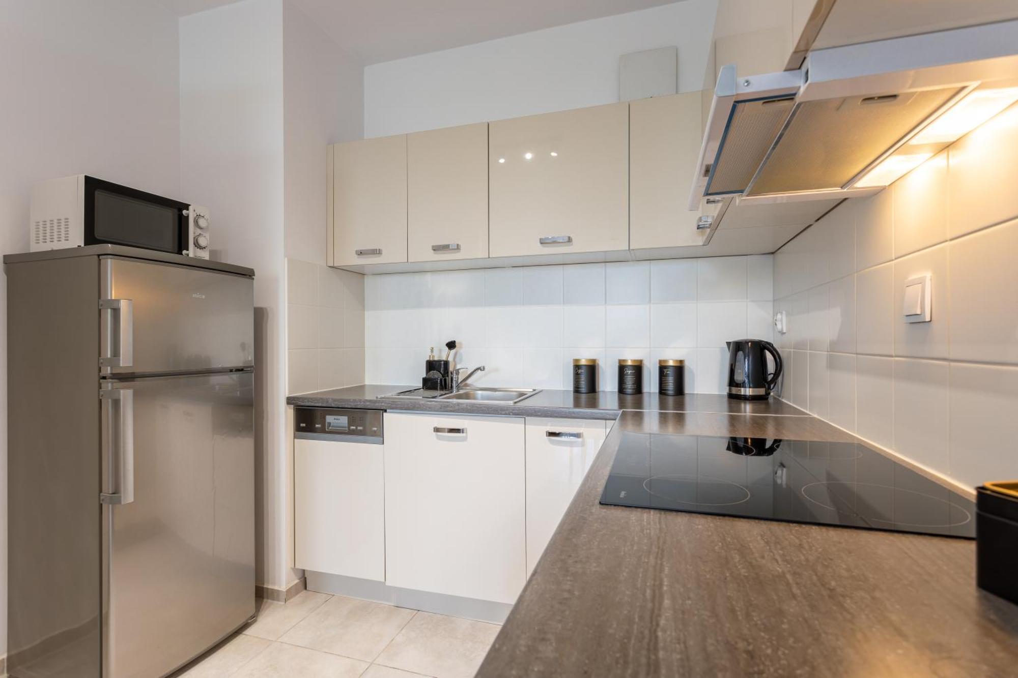 Golden - Big And Bright Stylish - Center - Pereca Apartment