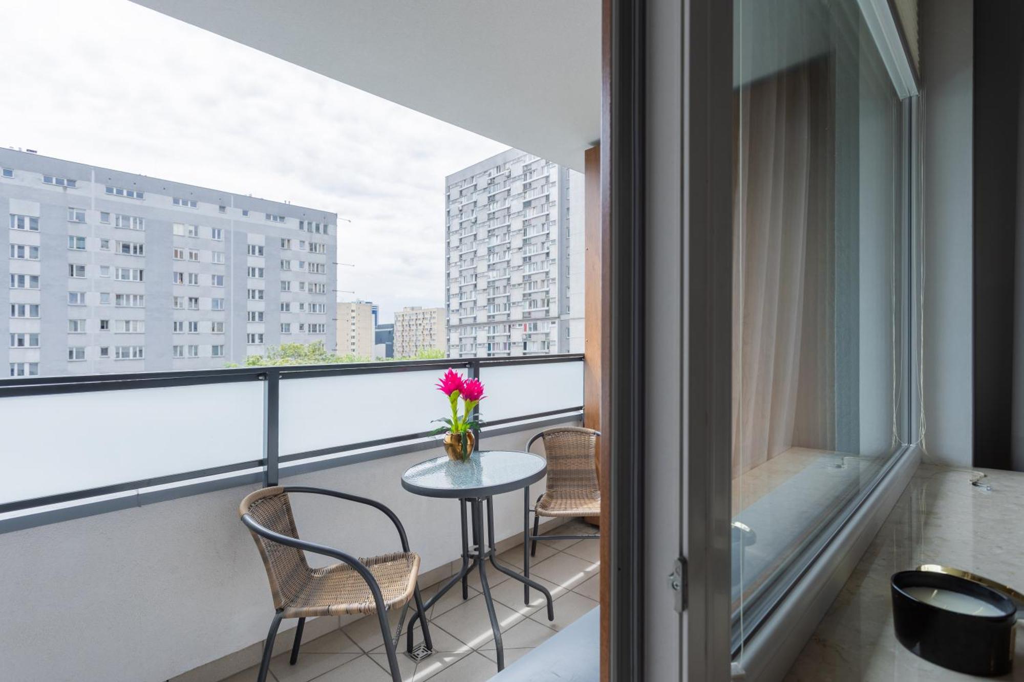 Golden - Big And Bright Stylish - Center - Pereca Apartment