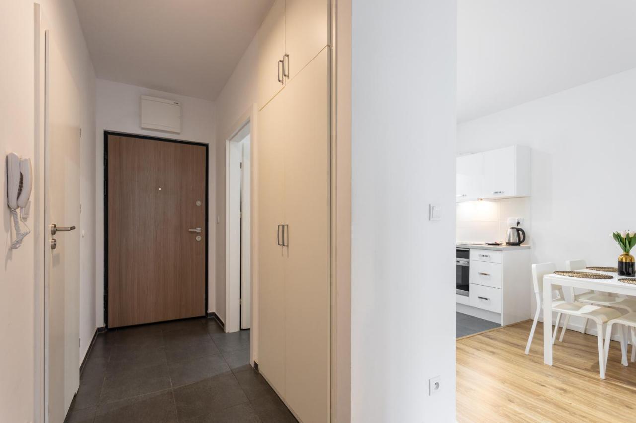 Golden - Big And Bright Stylish - Center - Pereca Apartment