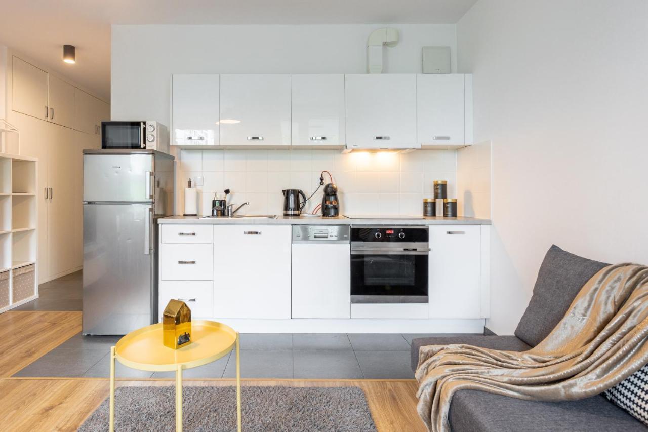 Golden - Big And Bright Stylish - Center - Pereca Apartment