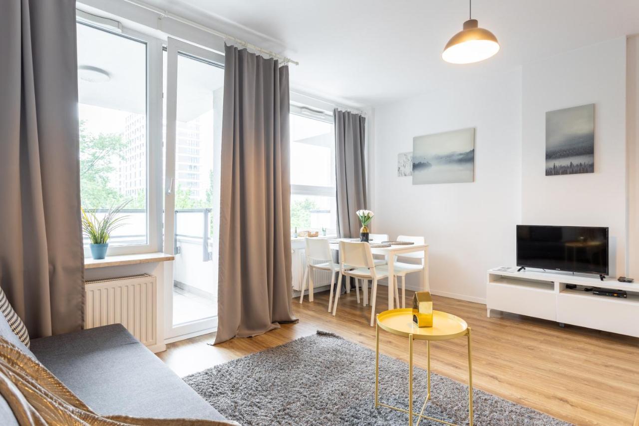 Golden - Big And Bright Stylish - Center - Pereca Apartment *